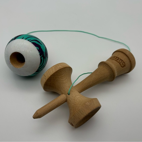 Sweets Kendamas Prime Laser Tag Skill Toy - Picture 5 of 6